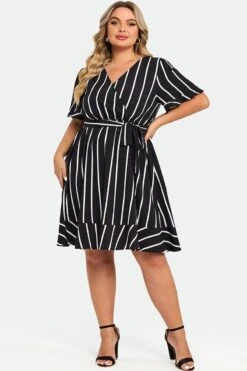 Plus Size Black ＆ White Striped A-Line Midi Dress